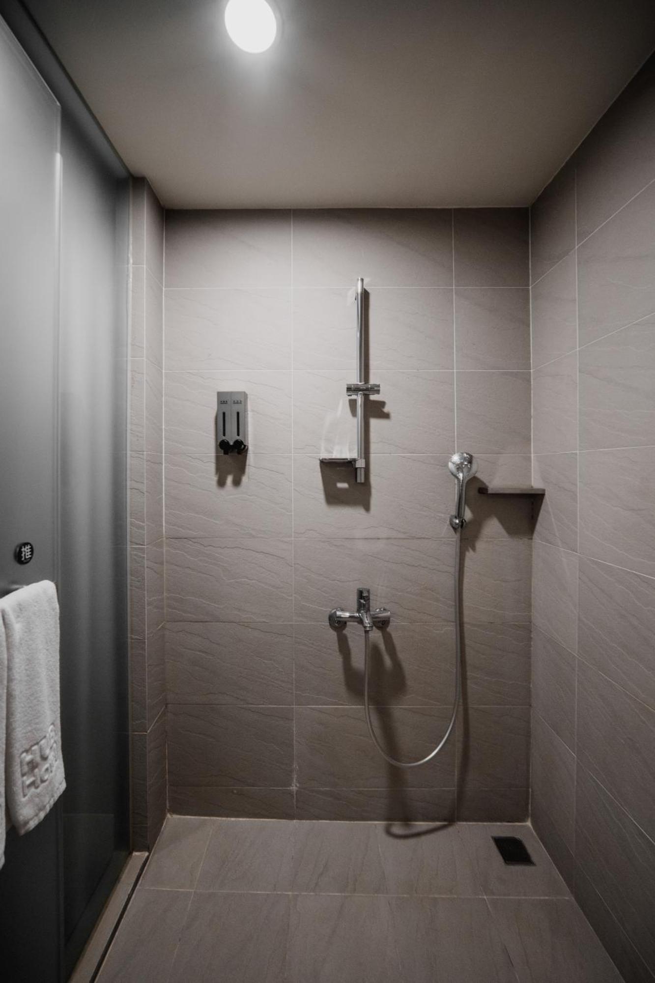 Hub Hotel Kaohsiung Yawan Branch Екстериор снимка