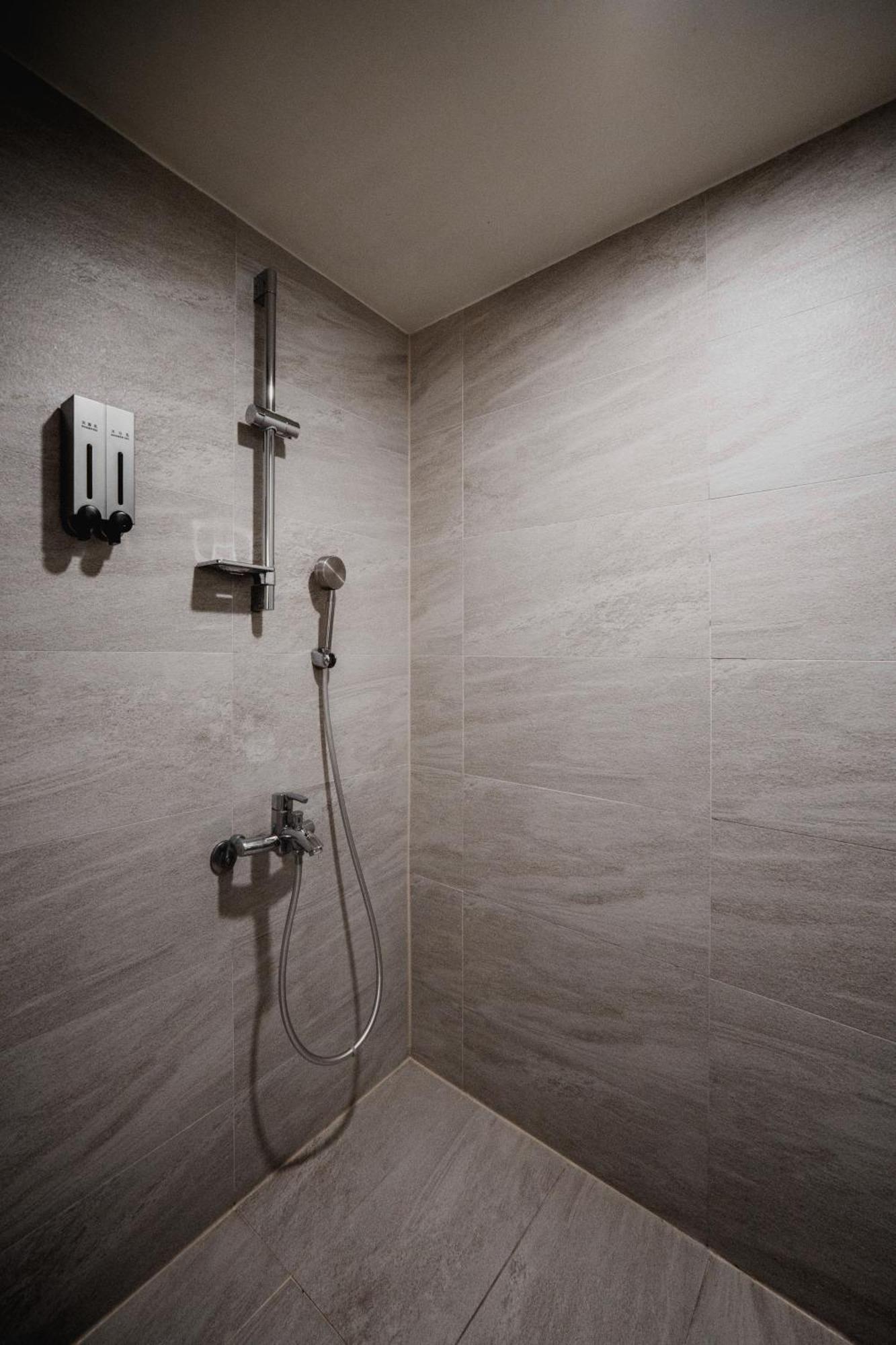 Hub Hotel Kaohsiung Yawan Branch Екстериор снимка