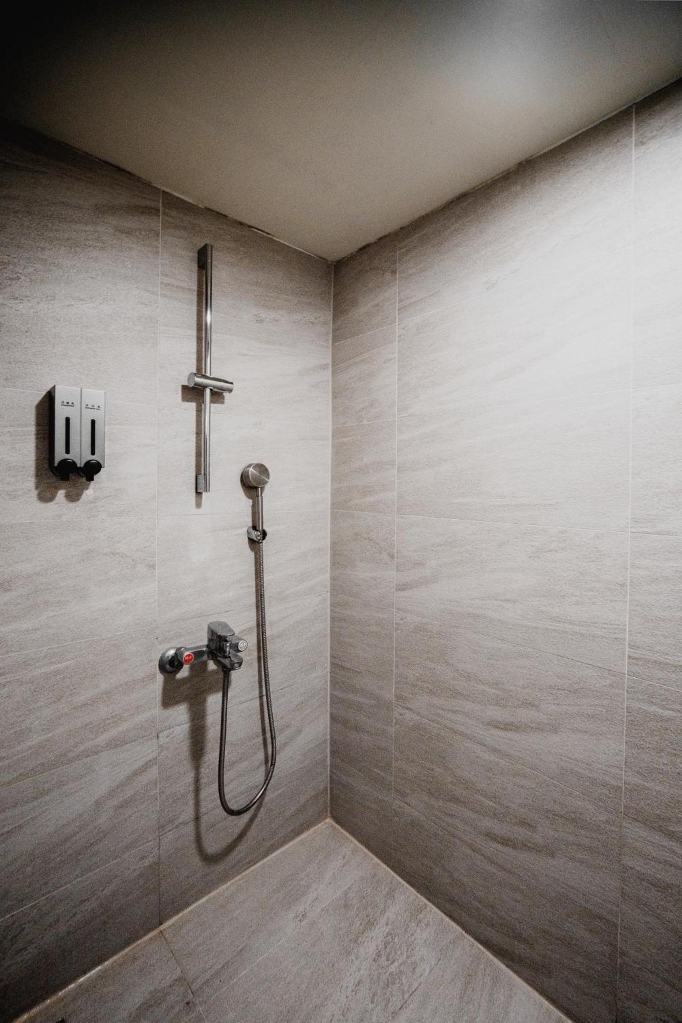 Hub Hotel Kaohsiung Yawan Branch Екстериор снимка